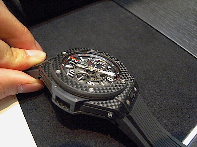 The unique and magnificent cases are made from solid carbon fiber materials. 