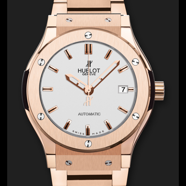 The concise dials have hollowed-out rose gold hands and applied hour markers. 