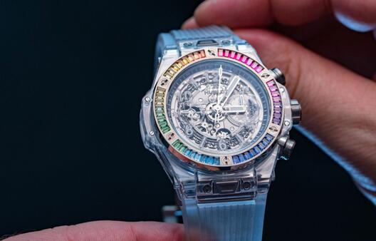 The sapphire case will reflect the light, color of the surround environment.