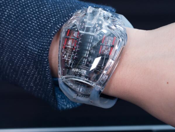 The unique style makes this timepiece very eye-catching.