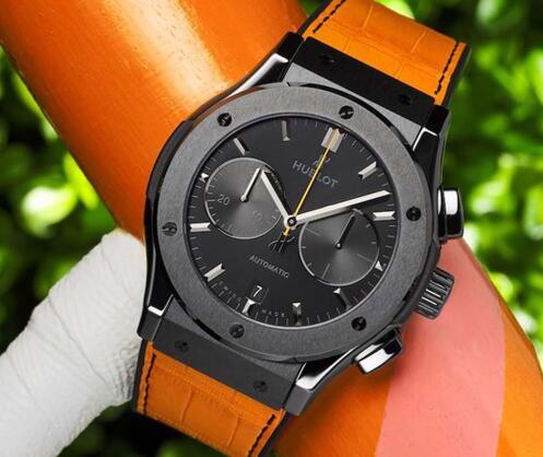 The timepiece presents the close relationship between the watch brand and sports.
