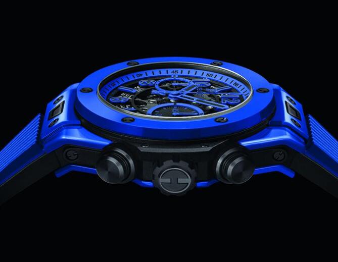 The skeleton dial presents the high level of craftsmanship and advanced technology.