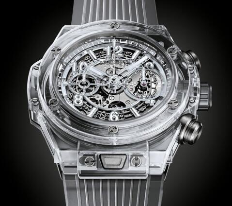 The transparent case back exudes the technological sense.