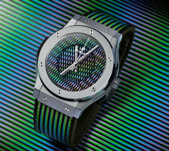 The pantone dial and strap present the amazing visual effect.